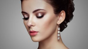 Read more about the article Βραδινό, νυφικό- γιορτινό μακιγιάζ με αερογράφο-  airbrush makeup